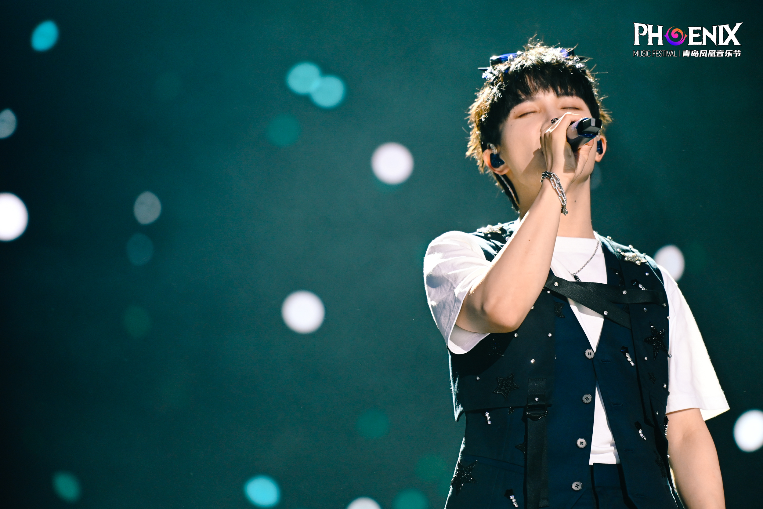 20230622青島鳳凰音樂節鳳凰舞臺周深 (6).jpg